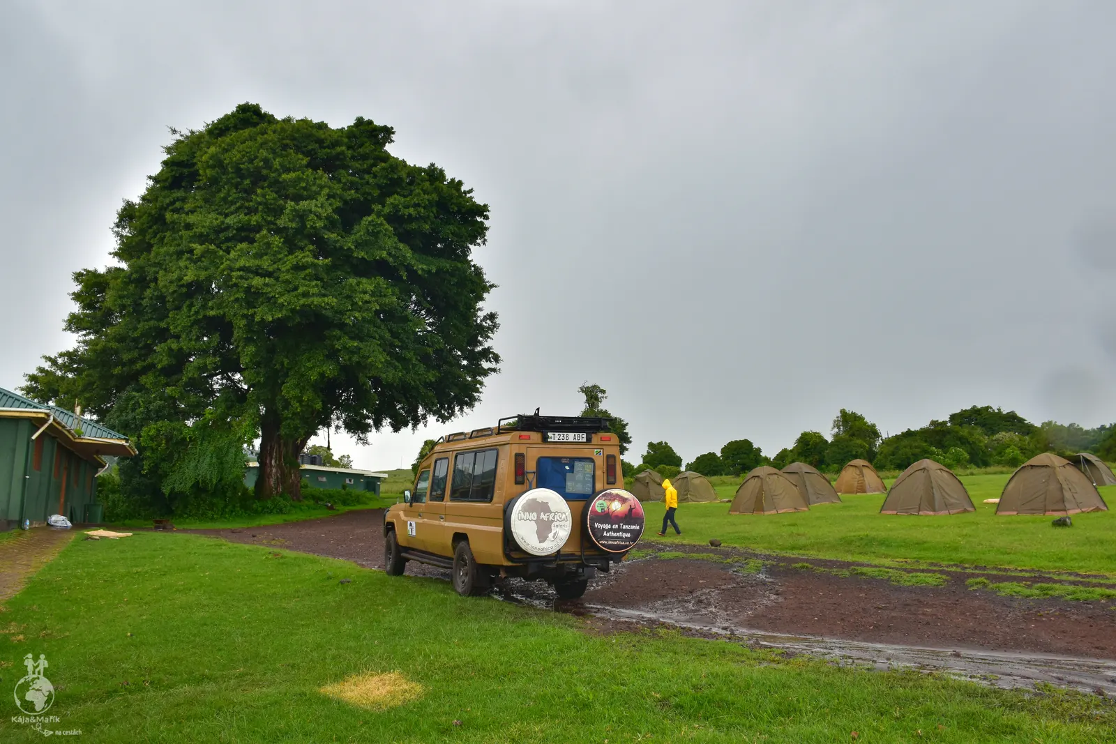 Camp Simba v NP Ngorongoro