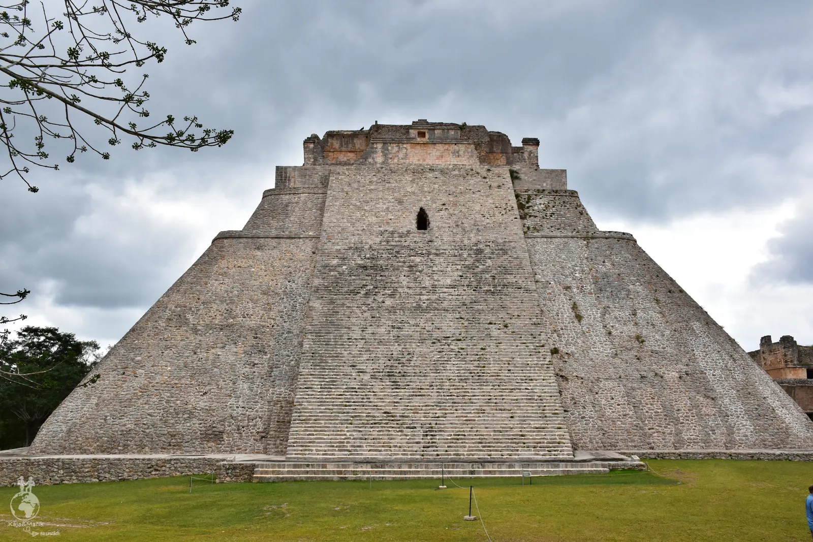 Uxmal -- Kouzelníkova pyramida