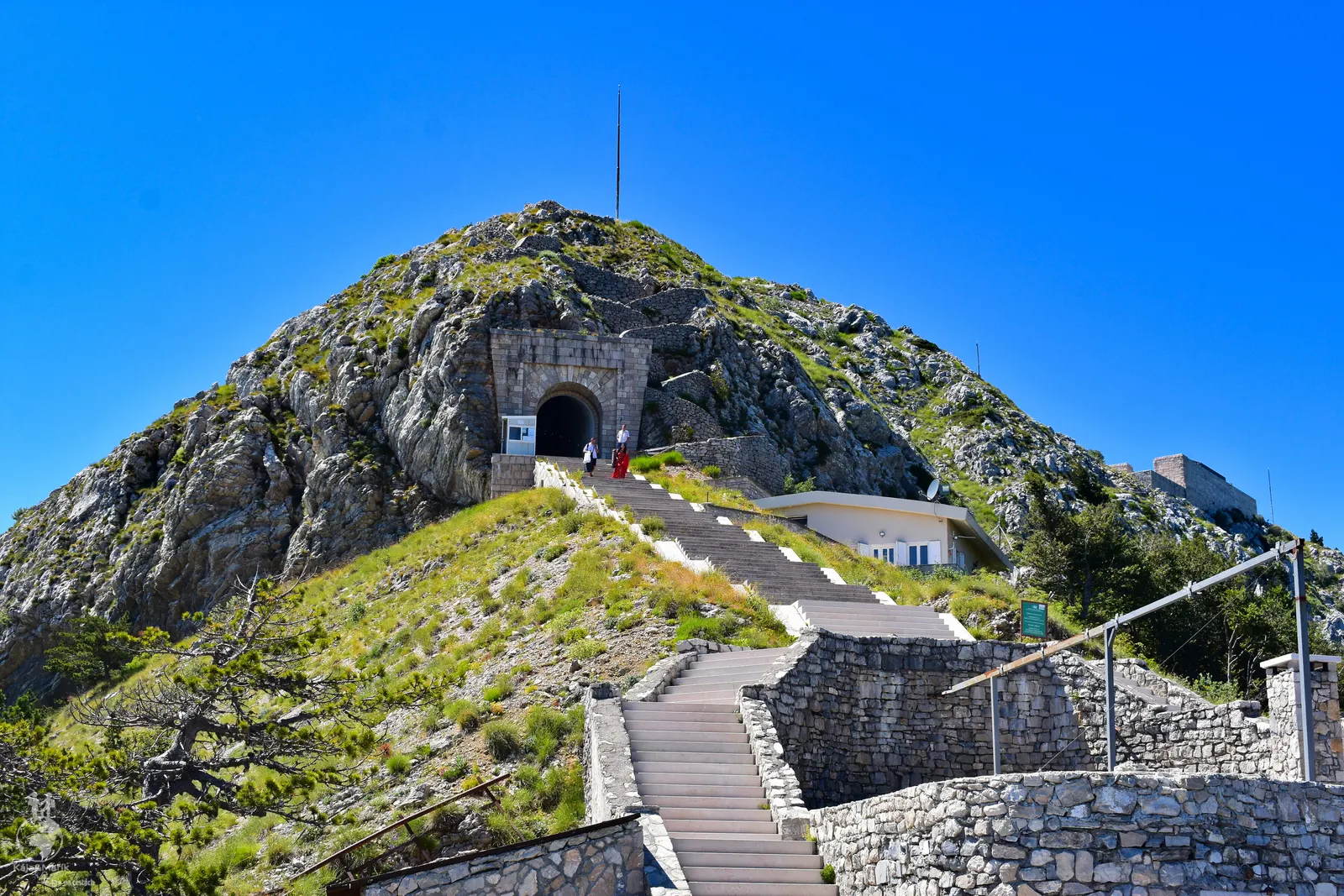 Jezerski vrh - Njegošovo mauzoleum