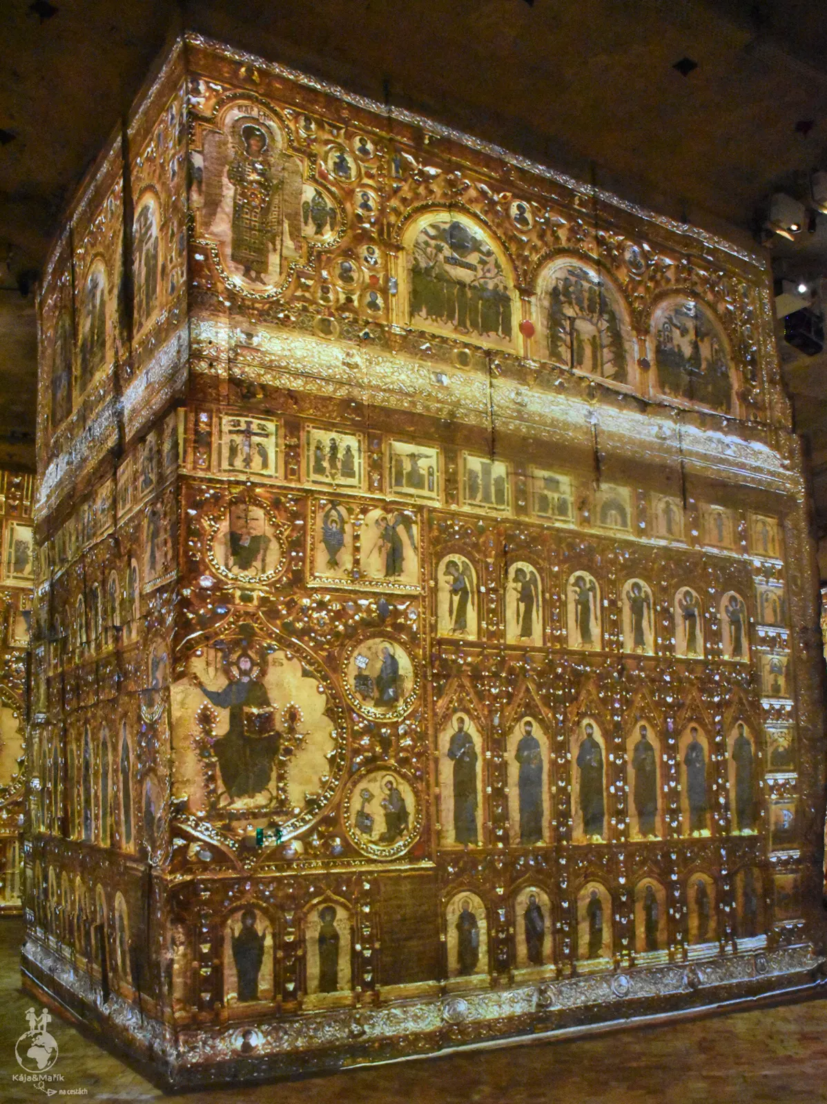 Umělecká výstava v Carrières de Lumières